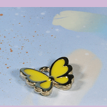 Dije esmaltado mariposa amarillo, base dorado, 10 x 10 mm, por unidad