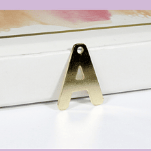 Dije letra "A", baño de oro 18 k, color oro claro, textura lisa, 15 x 12 mm, por unidad