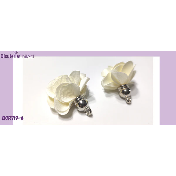 Borla flor crema, base plateado, 24 mm de largo, por par