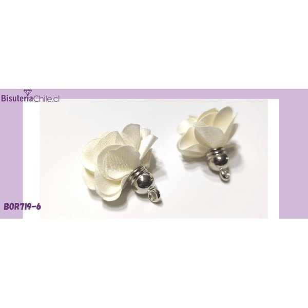 Borla flor crema, base plateado, 24 mm de largo, por par