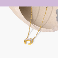 Collar de acero y baño de oro, con colgante luna madre perla, 18 k, 45 cm de largo más 5 cm cadena de alargue.