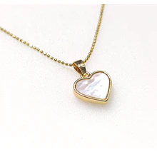 Colgante baño de oro 18 k, con madre perla, corazón, 17 x 11.5 mm, no incluye cadena