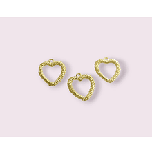 Dije baño de oro, en forma de corazón, 15 x 13 mm, por unidad