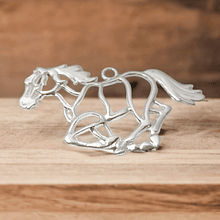 Colgante caballo baño de plata, 50 x 38 mm, por unidad