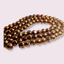 Perla de vidrio color rojo con aplicaciones de cobre, 10 mm, tira de 32cuentas aprox