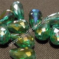 Cristal en forma de gota, color verde esmeralda, 15mm por 12 mm, set de 10 unidades