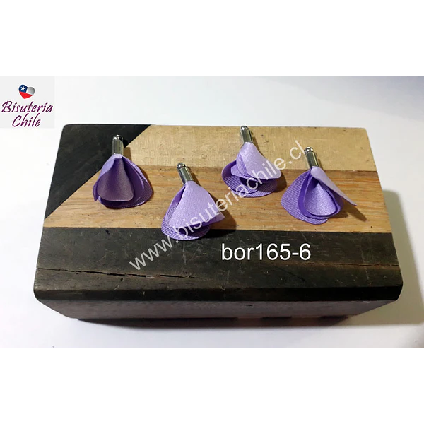 Borla de en forma de flor, color lila, en base plateado, 26 mm de largo x 13 mm de ancho, ser de 4 unidades