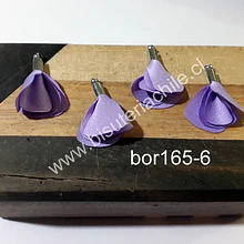 Borla de en forma de flor, color lila, en base plateado, 26 mm de largo x 13 mm de ancho, ser de 4 unidades