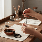 Perla de vidrio color negro, 6mm,  tira de 72 unidades aprox