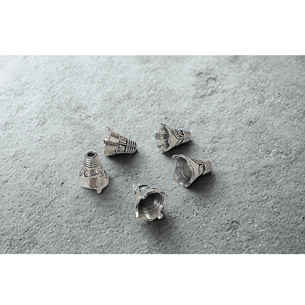 Casquete plateado con diseño, 13 mm de largo x 12 mm de ancho, set de 5 unidades