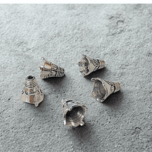 Casquete plateado con diseño, 13 mm de largo x 12 mm de ancho, set de 5 unidades