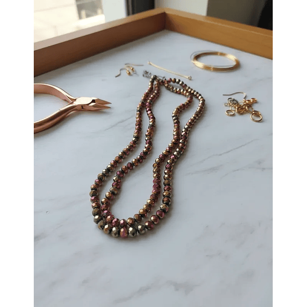 Cristal facetado de 6 mm, color fucsia y cobrizo metalico tornasol, tira de 85 cristales aprox.