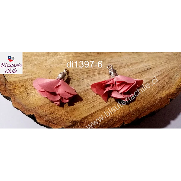 Borla flor rosada base plateado, 24 mm de largo, por par