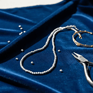 Cristal facetado 1.5 mm en color plateado, 195 cristales aprox