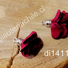 Borla flor burdeo, base plateado, 24 mm de largo, por par