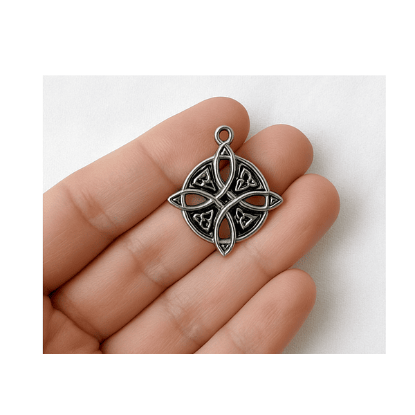colgante plateado nudo de brujas, 30 x 27 mm, por unidad