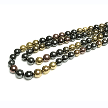 Perla Shell 8 mm, en colores verdes, rosados y gris, tira de 48 perlas aprox 