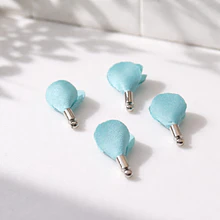 Borla de en forma de flor, color verde agua, en base plateado, 26 mm de largo x 13 mm de ancho, set de 4 unidades