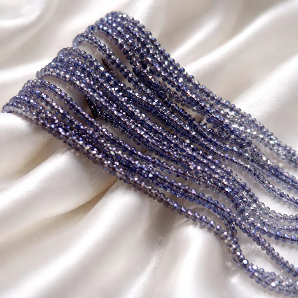 ristal facetado 1.5 mm en color morado con brillos, 195 cristales aprox