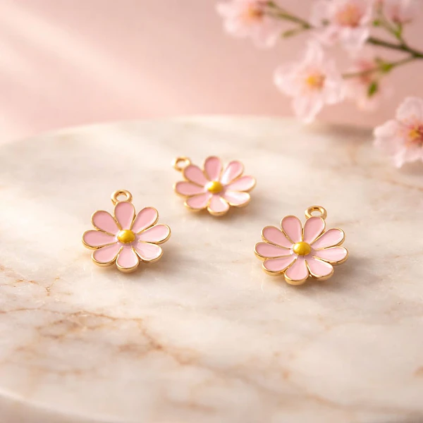 dije esmaltado flor rosa base dorado, 15 mm, por unidad