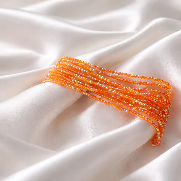 Cristal facetado 1.5 mm en color naranjo con brillos tornasol, 195 cristales aprox