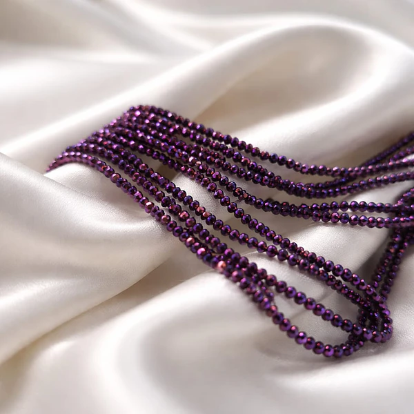 Cristal facetado 1.5 mm en color fucsia oscuro con brillos tornasol, 195 cristales aprox