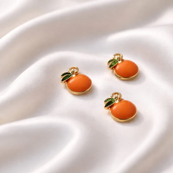 dije esmaltado naranja base dorado, 20 mm, por unidad