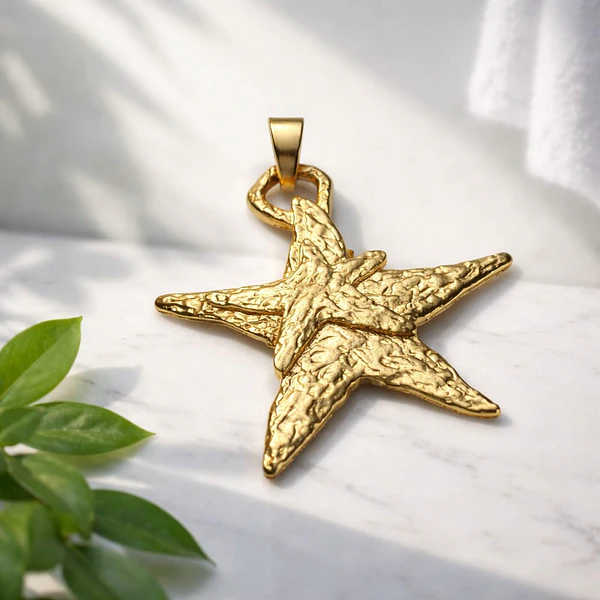 Colgante estrella baño de oro opaco, 75 x 77 mm, por unidad