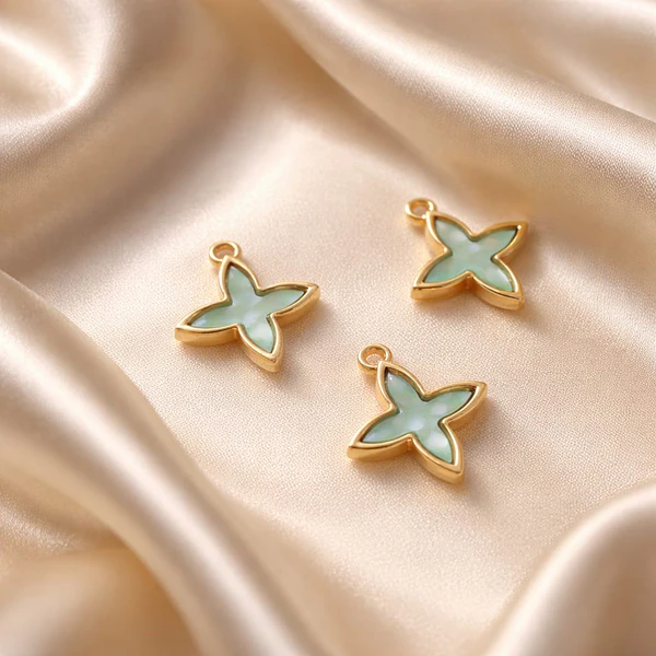 Dije esmaltado base dorado color menta, 20 x 16 mm, por unidad