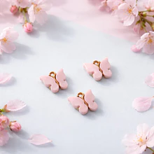   dije mariposa rosada esmaltada base plateado, 13 x 12 mm, por unidad