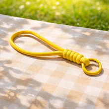 Llavero full tendencia, color amarillo, 14 cm de largo, por unidad