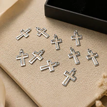 Dije plateado cruz, 17 x 10 mm, set de 10 unidades
