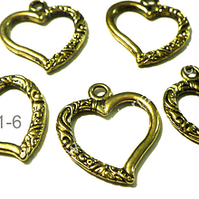 Dije dorado en forma de corazón, 25 mm de largo por 22 mm de ancho, set de 5 unidades. San Valentin