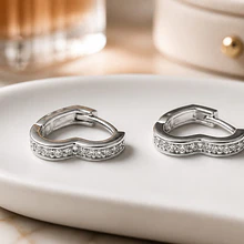 Aro zirconia y baño de plata en forma de corazón, 14 mm, por par