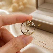 Colgante baño de oro y zircones, bailarina, 22 mm, por unidad