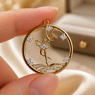 Colgante baño de oro y zircones, bailarina, 22 mm, por unidad