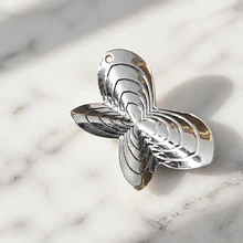colgante en forma de mariposa, baño de plata, 33 x 21 mm, por unidad