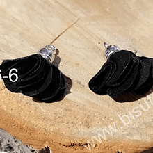 Borla flor negro, base plateado, 24 mm de largo, por par