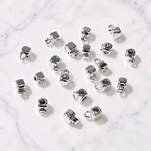 Separador plateado con argolla para dijes, 4 por 4 mm, set de 15 unidades 