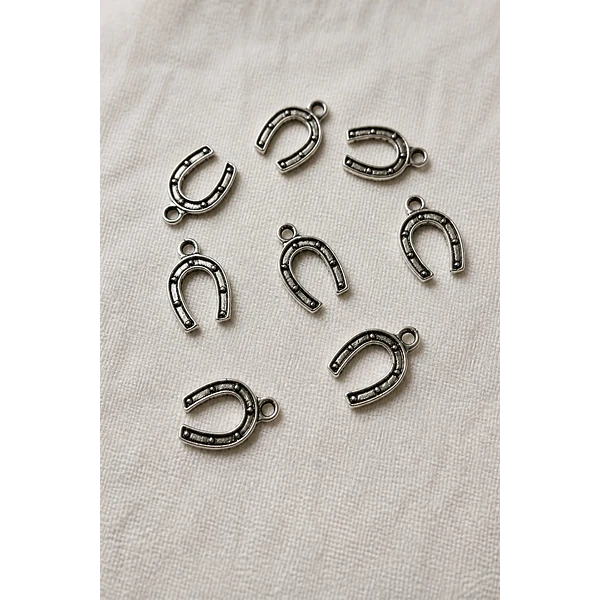 Dije plateado en forma de trébol y herradura, 17 x 11 mm, set de 8 unidades