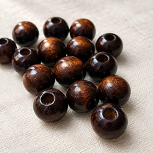 Cuenta de madera CAFE 18 mm, bolsa de 25 grs. , 16 cuentas aprox
