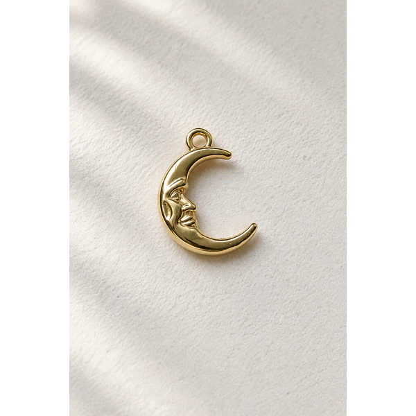 Colgante Luna baño de oro. 21 x 16 mm, por unidad
