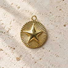 Colgante baño de oro con estrella, 24 mm de diámetro, 1 mm de grosor, por unidad