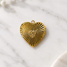 Colgante baño de oro en forma de corazón, 23 x 22 mm, por unidad