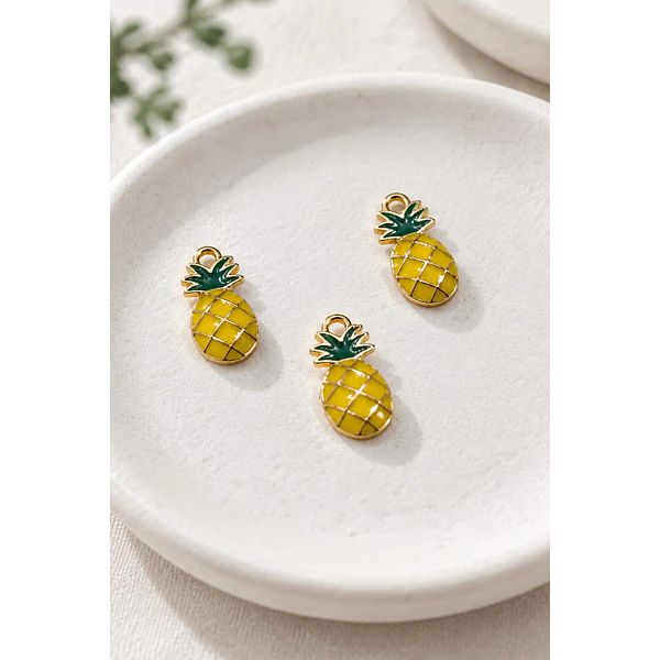 Dije esmaltado en forma de piña, 16 x 8 mm, por unidad