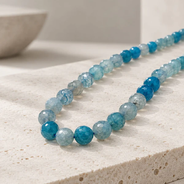 Agatas, Agata facetada en tonos azules de 8 mm, tira de 46 piedras apróx