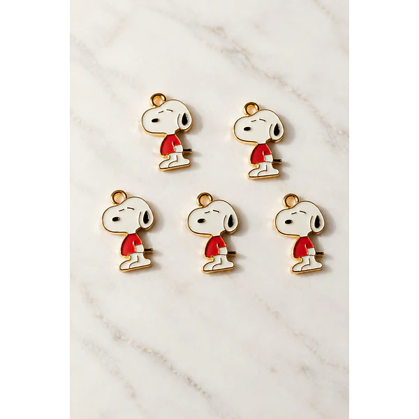 Dije esmaltado snoopy, base dorado, 18 x 11 mm, set de 5 unidades