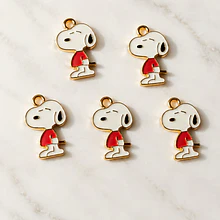 Dije esmaltado snoopy, base dorado, 18 x 11 mm, set de 5 unidades