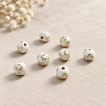 Cuentas color blanco con cruces doradas de 8 mm, set de 25 grs
