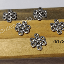 Dije plateado nudo chino, 17 x 14 mm, set de 7 unidades